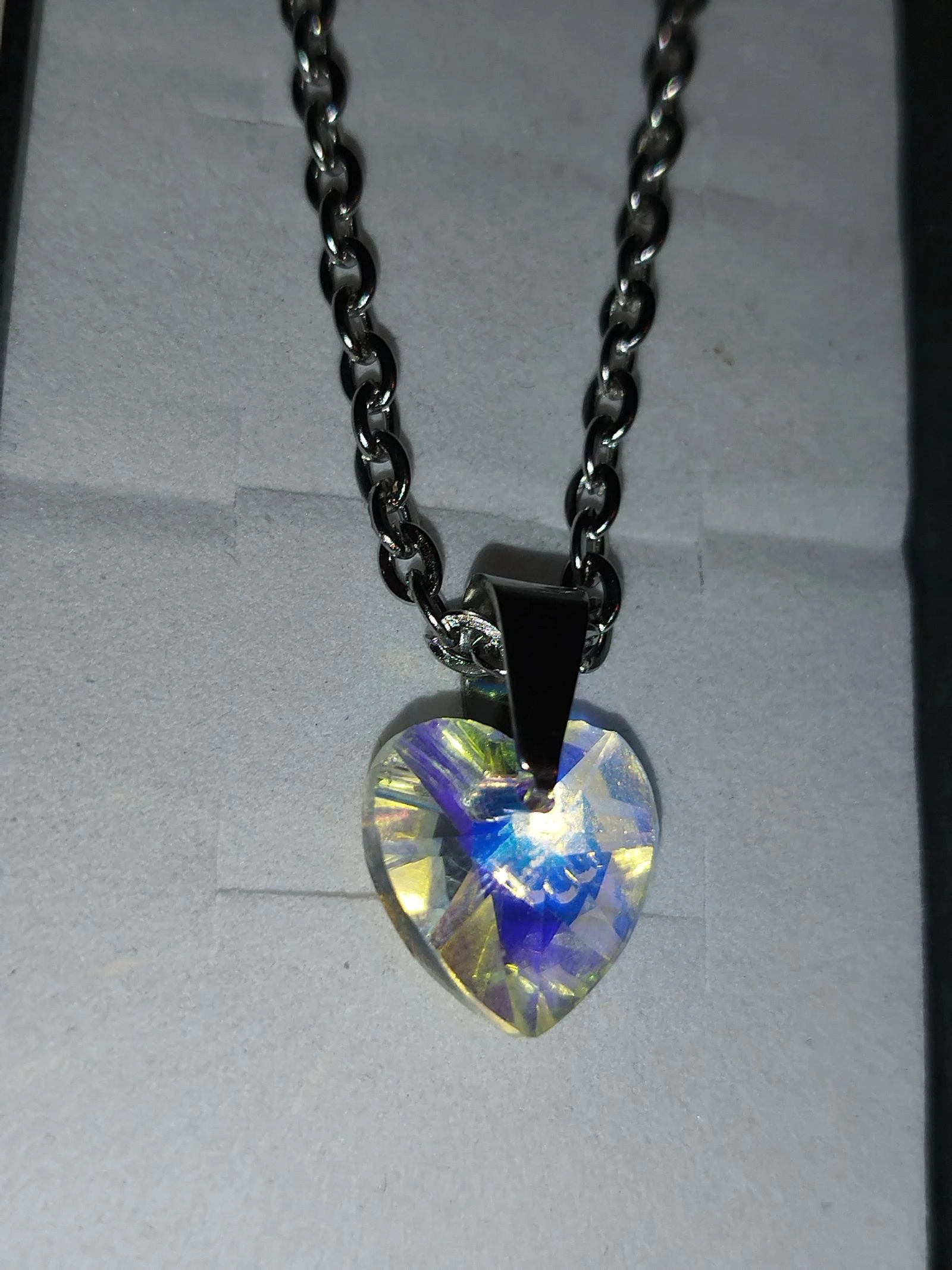Zilveren roestvrij stalen ketting met wit/meerkleurig hart – photo 3